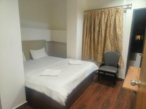 Ένα ή περισσότερα κρεβάτια σε δωμάτιο στο HOTEL ABODE