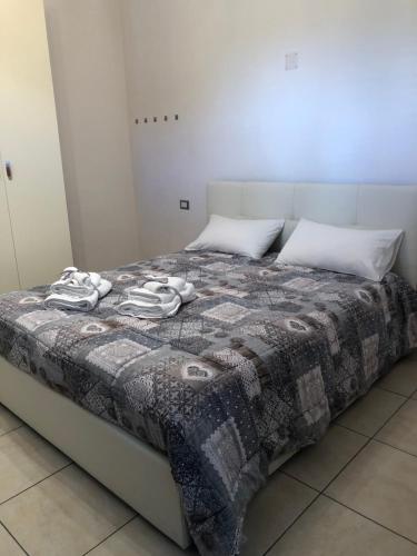 a bed with a blanket on top of it at APPARTAMENTO Tamburro in Campobasso
