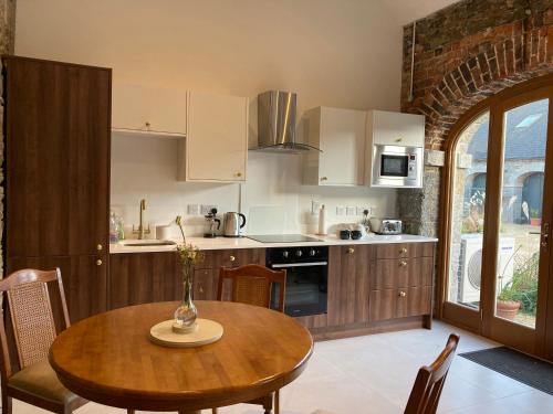 A kitchen or kitchenette at The Garden Rooms at The Courtyard,Townley Hall