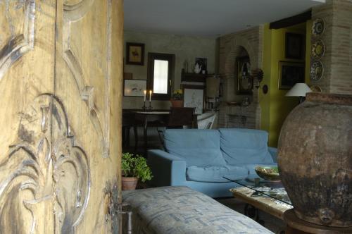 a living room with a blue couch and a table at Hotel La Posada de Lalola in Buera