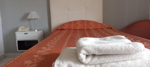 Postel nebo postele na pokoji v ubytování Hotel Crystal