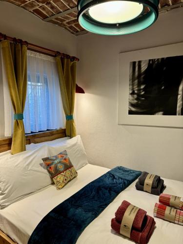 two twin beds in a bedroom with a chandelier at Heristage Istanbul Galataport in Istanbul