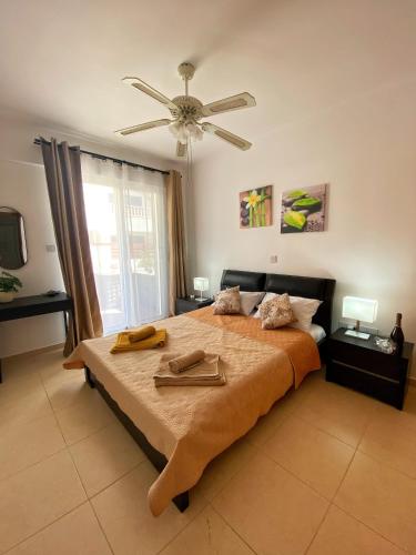 Cozy Poolside Apartment