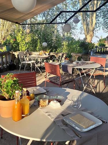 En restaurant eller et andet spisested på Oh, le château!