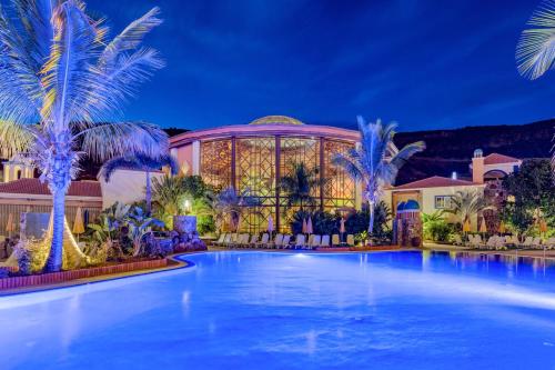 Bazén v ubytování Hotel Cordial Mogán Playa nebo v jeho okolí