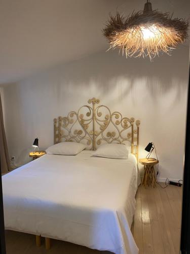 Säng eller sängar i ett rum på Maison au coeur du village