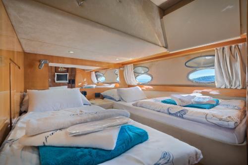 Luxury Yacht - Lex of the Seas