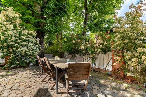 Entire Villa 430 sqm - 17 bedrooms, 19 beds, Villa des Ammonites