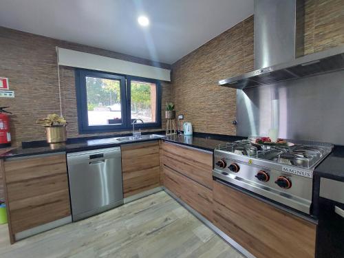 Köök või kööginurk majutusasutuses Sonho Verde by LovelyStay