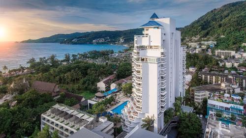 Uma vista aérea de 普吉岛-安达曼海难海景酒店 Phuket-Andaman Beach Seaview Hotel