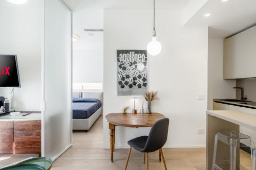 Central Milan Apartments, Duomo and Navigli, Bright with Balcony - Biancospino Apartments
