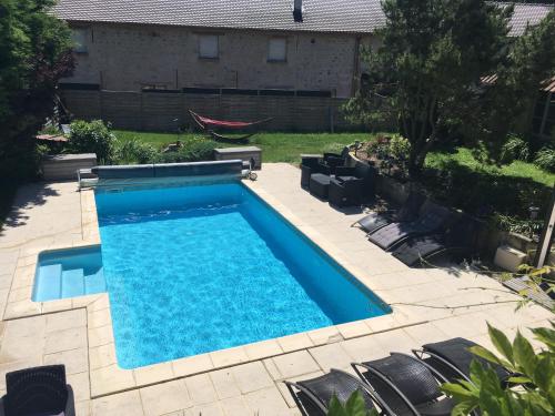 Πισίνα στο ή κοντά στο Relais de Poste des Templiers, jacuzzi en option