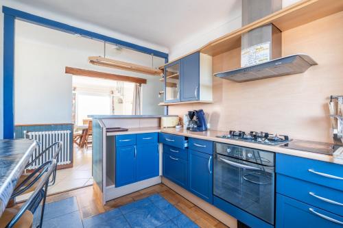 Kuchyň nebo kuchyňský kout v ubytování Logement vue mer à 50m de plage