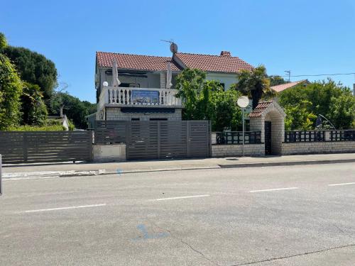 Budynek, w którym mieści się apartament