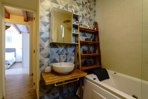 a bathroom with a bowl sink and a tub at La Bella Lecce Apartment in Lecce