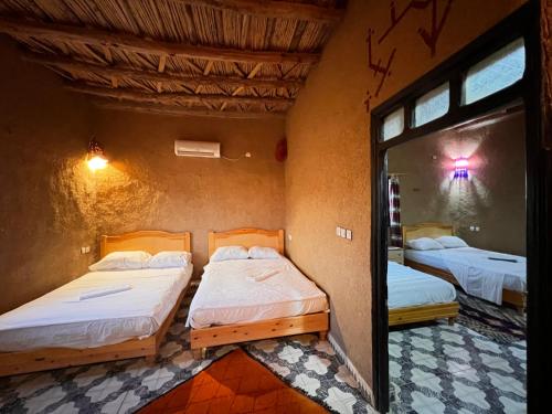 Ένα ή περισσότερα κρεβάτια σε δωμάτιο στο Hotel Camping Les Roses Des Dunes & Piscine