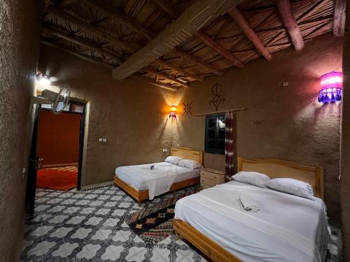 Ένα ή περισσότερα κρεβάτια σε δωμάτιο στο Hotel Camping Les Roses Des Dunes & Piscine