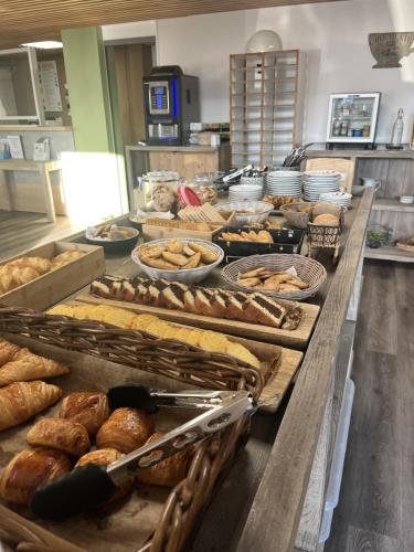 Makanan di atau berdekatan hotel