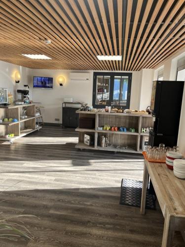 Dapur atau dapur kecil di Première Classe La Rochelle Sud-Aytré
