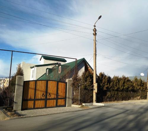 a building with a wooden gate and a street light at guest house Calma in Tʼelavi