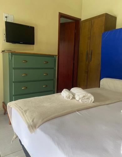 Katil atau katil-katil dalam bilik di Casa rosa de Guapimirim