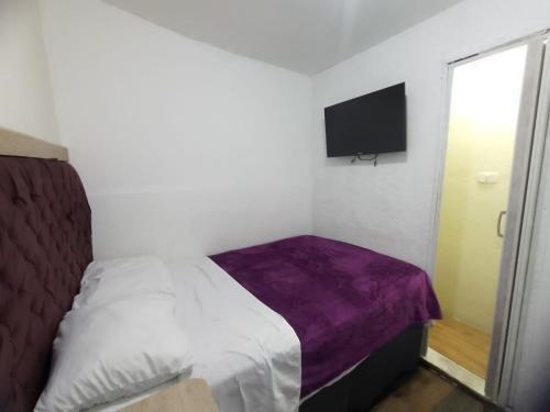 Uma cama ou camas num quarto em Hostel la Antigua Capsula