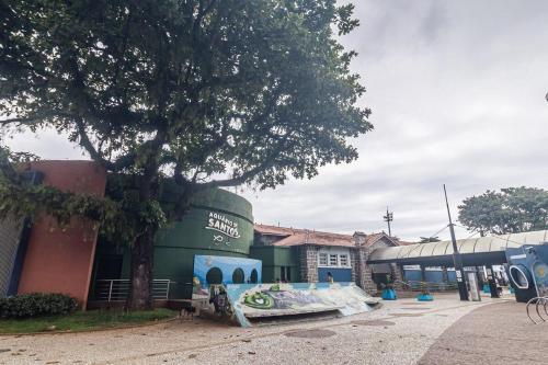 AP de frente p/ aquário e praia na ponta da praia