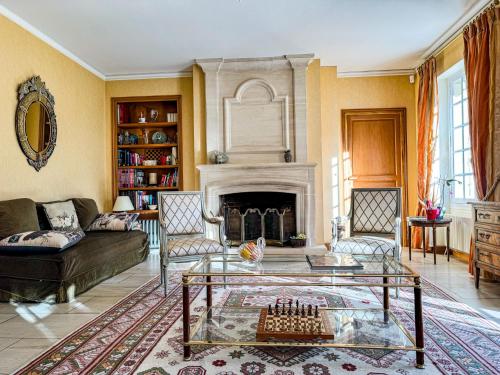 Χώρος καθιστικού στο Magnificent house at the doorstep of Paris & Versailles