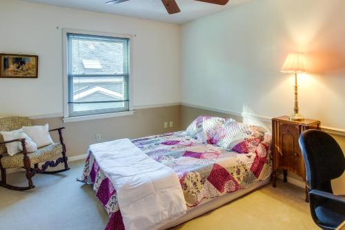 1 dormitorio con 1 cama, 1 silla y 1 ventana en Overland Park Family Home with Game Room and Backyard!, en Overland Park