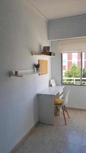 a room with a desk and a chair and a window at RichMarHome in Pego