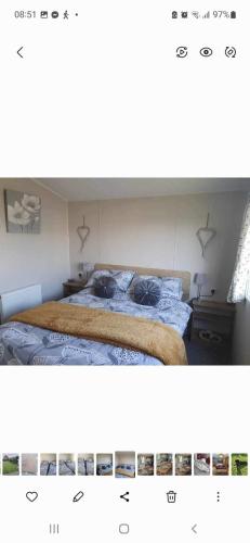 uma fotografia de um quarto com uma cama em 23 the pastures em Tattershall