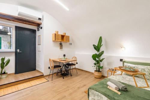Varriale house eco green parking free only small car