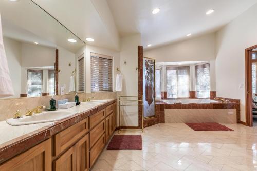 Ένα ή περισσότερα κρεβάτια σε δωμάτιο στο Silver Rock Lodge