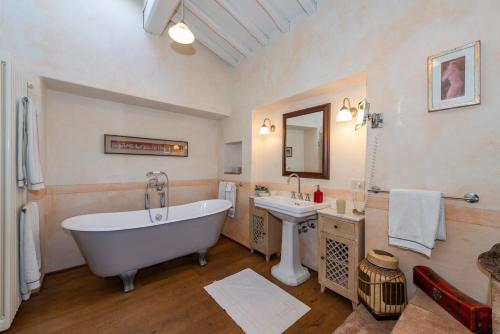 a large bathroom with a tub and a sink at Casa Tabarro in Camaiore