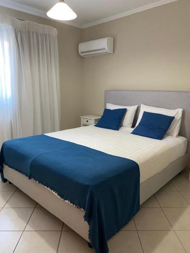 Ένα ή περισσότερα κρεβάτια σε δωμάτιο στο My Corfu Luxury Villa with private pool