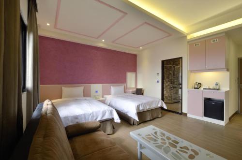 Tempat tidur dalam kamar di Zhaody Hotel