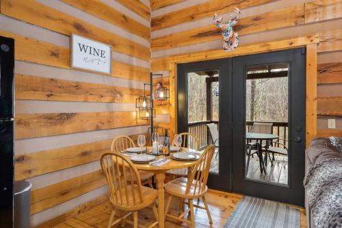 Fotografie z fotogalerie ubytování Deerview Cabin by Wanderlust Properties v destinaci Logan