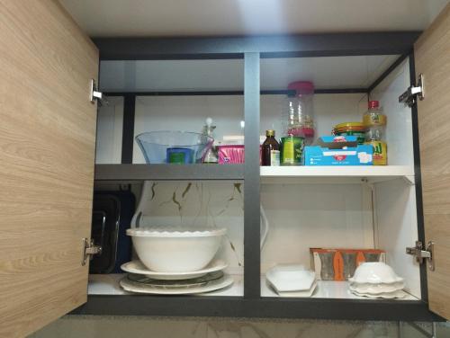 a cupboard with a bowl and other kitchen items at Appartement Sala Al Jadida in Oulad Yakoub