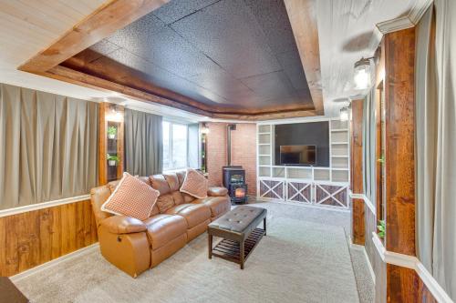 Φωτογραφία από το άλμπουμ του Palmyra House with Private Hot Tub and Fenced Yard! σε Palmyra
