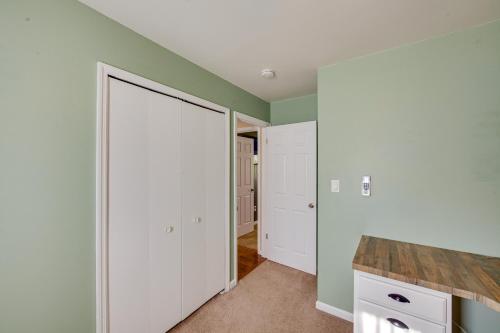 Φωτογραφία από το άλμπουμ του Palmyra House with Private Hot Tub and Fenced Yard! σε Palmyra