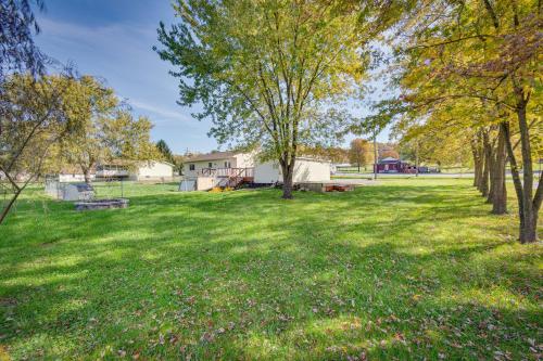 Φωτογραφία από το άλμπουμ του Palmyra House with Private Hot Tub and Fenced Yard! σε Palmyra