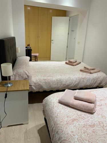 Ένα ή περισσότερα κρεβάτια σε δωμάτιο στο Casa Mery Pamplona
