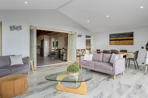 Χώρος καθιστικού στο Gulf View Retreat - 11 Hewett Close