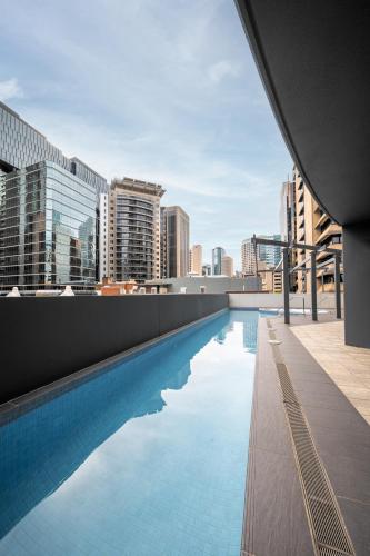 Bazén v ubytování Oaks Brisbane on Felix Suites nebo v jeho okolí