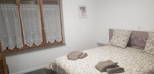 Ein Bett oder Betten in einem Zimmer der Unterkunft L'étape