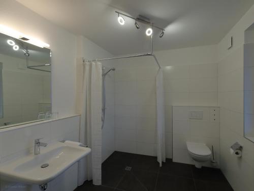 Phòng tắm tại Hewen Apartments