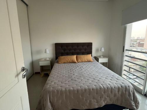 Giường trong phòng chung tại Departamento céntrico con cochera - Corrientes Capital