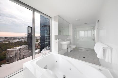 Koupelna v ubytování Oaks Brisbane on Felix Suites