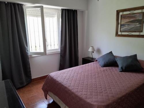 En eller flere senge i et værelse på Casa alquiler verano