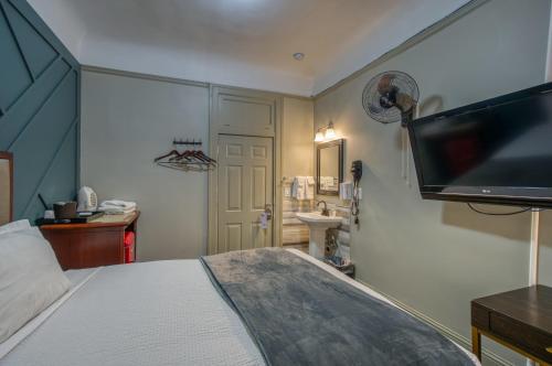 Postel nebo postele na pokoji v ubytování Ram's Hotel